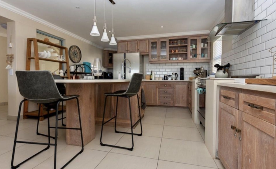 5 Bedroom Property for Sale in Paradise Beach Western Cape